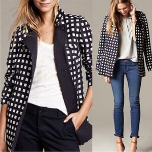 Like New! Banana Republic blue white gingham trench with belt size Large